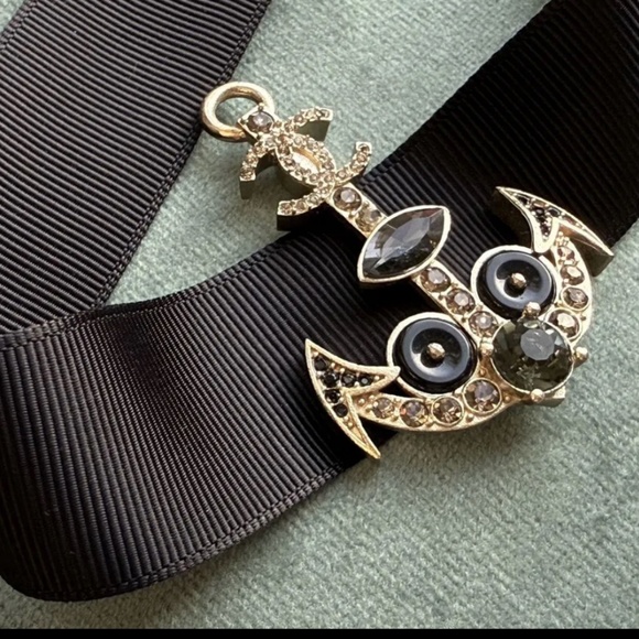 Chanel Black Anchor CC Choker Gold Rhinestones Necklace Made in Italy Nautical - Picture 1 of 4